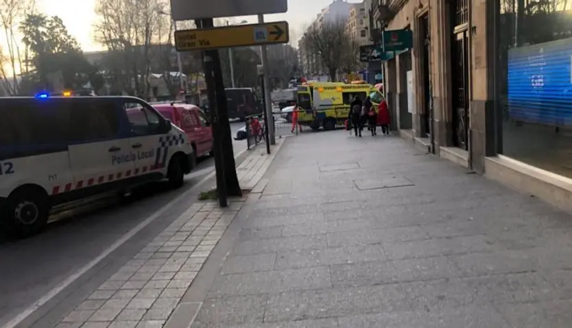 El hombre sufrió el accidente en el cruce de avenida de Mirat con Gran Vía