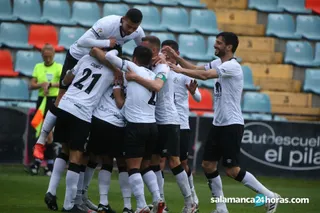 Los jugadores del Salamanca CF UDS celebran un gol.