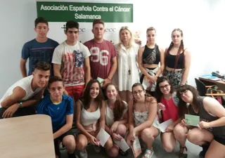 Alumnos del instituto Martínez Uribarri logran un donativo para la Asociación Contra el Cáncer