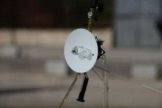 Inauguración de una maqueta de la sonda Voyager 1 que forma parte del Sistema Solar a escala de Ciudad Rodrigo, en colaboración con la Asociación Astróbiga