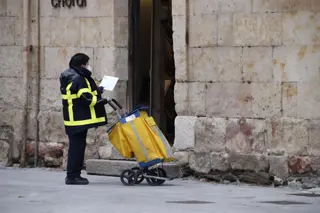 Señora de correos