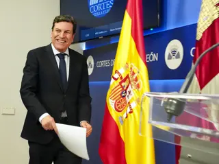 El portavoz de la Junta Carlos Ferenández Carriedo atiende a los medios tras la ronda de diálogo del PP con los partidos tras las elecciones | Miriam Chacón