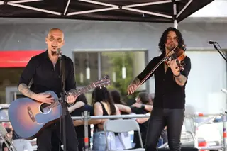 El cantante de 'Sober' toma Salamanca con su concierto en la plaza de los Bandos - Ayuntamiento de Salamanca