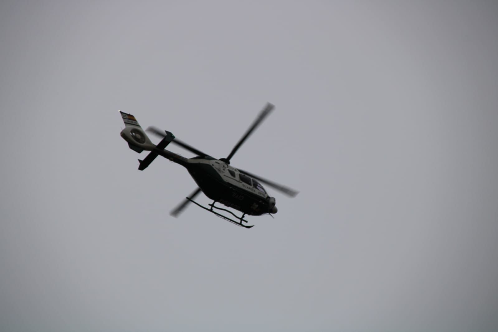 Control aéreo de guardia civil con un helicóptero por la manifestación de este jueves (1)