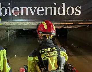 Los bomberos de la provincia de Salamanca trabajan en una de las zonas más afectadas de Valencia por la DANA. S24H