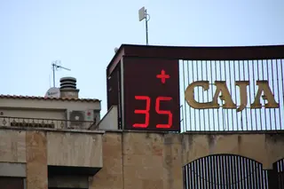 Pantalla con termómetros de altas temperaturas en Salamanca | Salamanca24horas