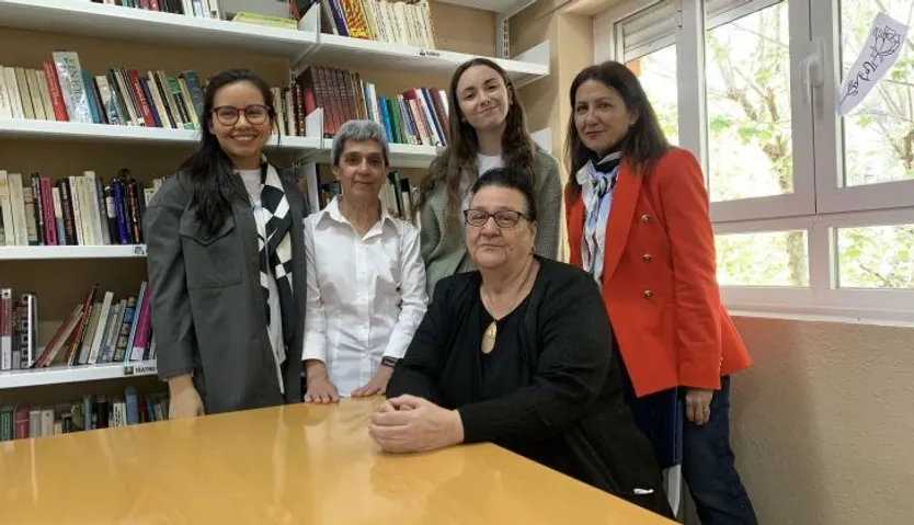 Elvira junto a otras integrantes del proyecto 