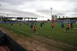 Imagen de un entrenamiento de Unionistas en el estadio Reina Sofía.