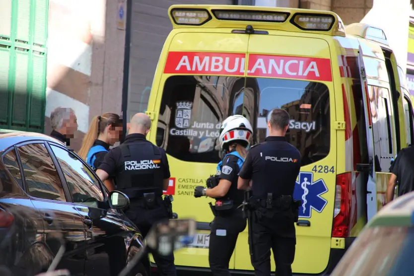 Policía Nacional Y Local De Salamanca En La Calle Gran Capitán Tras Una Pelea Entre Dos Varones Salamanca24horas (7)