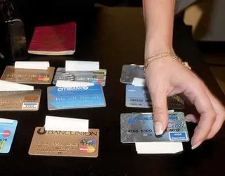 Qué hacer si perdemos o nos roban las tarjetas en el extranjero