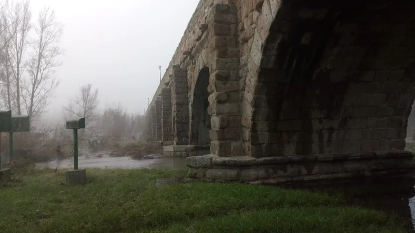 Crecida del río Tormes a su paso por el Puente Romano