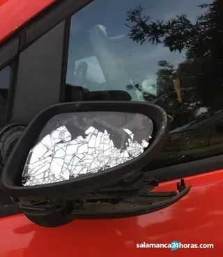 Espejo retrovisor golpeado