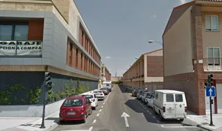 Hurta joyas en la vivienda donde trabajaba y las sustituye por bisutería para disimular