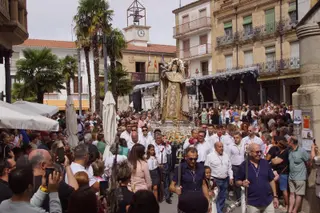 Un momento de la procesión de la Santa 
