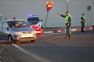 La Guardia Civil interviene en un accidente en la rotonda de Carbajosa de la Sagrada