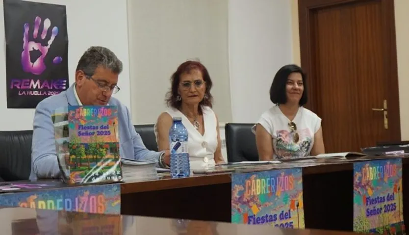 Eulalia recio y claudio del rio presentan el programa de fiestas del senor de cabrerizos 11