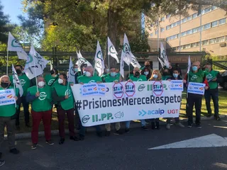 Delegados de prisiones de CSIF, durante la concentración