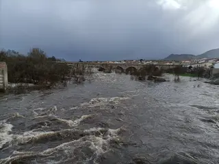 Crecida del río Tormes a su paso por el Puente del Congosto. Imagen Salamanca24horas.com