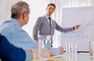 Aumentan los empleados que afirman tener un jefe más joven que ellos