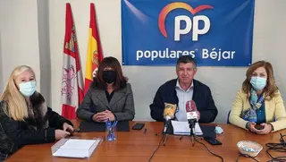 El PP de Béjar en rueda de prensa en una foto de archivo