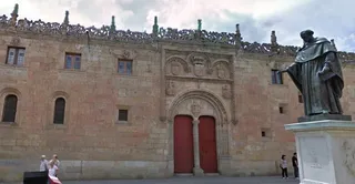 Formalizado el contrato para la restauración de la crestería del edificio histórico