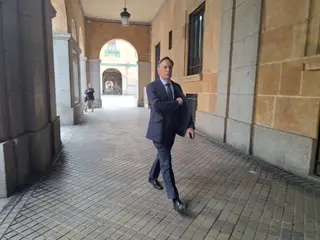 Carlos García Carbayo entrando en el Juicio Peace City World