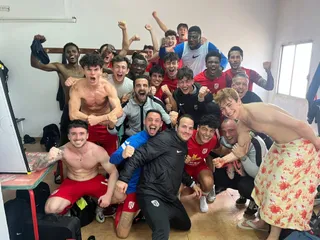 Los jugadores de la UD Santa Marta tras ganar al CD Becerril