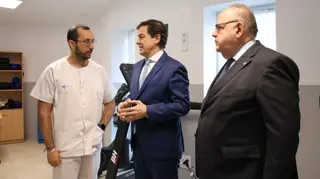El presidente de la Junta de Castilla y León, Alfonso Fernández Mañueco, visita la ampliación del centro de salud de Santa Marta de Tormes