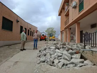 Obras en la calle Sur de Carbajosa de la Sagrada