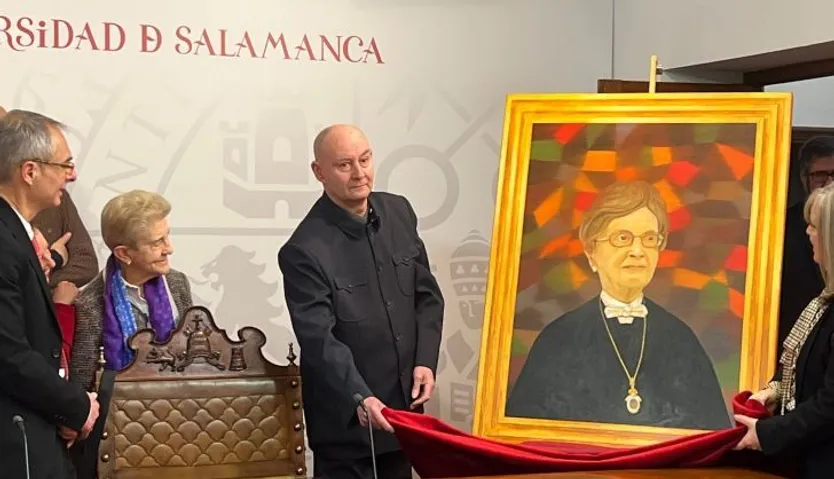 El cuadro de la rectora Gómez Molleda ya se encuentra en la galería de retratos del Rectorado de la USAL