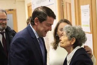 Alfonso Fernández Mañueco y David Mingo visitan Los Montalvos con motivo de la rehabilitación de los fresnos de Genaro de Nó