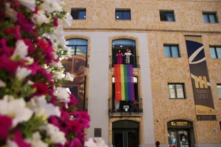 Colocación de la bandera con motivo del Día Internacional del Orgullo LGTBI+