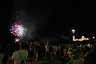 El cielo de Salamanca vuelve a brillar con los fuegos artificiales de las Fiestas de San Juan de Sahagún - Mateo G.