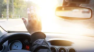 Consejos para evitar un accidente al volante por culpa del sol