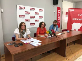 Elena Calderón y Laura Mayo, secretarias de CCOO Enseñanza de Castilla y León y Salamanca, respectivamente y Juan Carlos García, Secretario de Juventud CCOO CyL