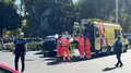 Un escandaloso accidente deja a una motorista herida en la rotonda de la plaza de España