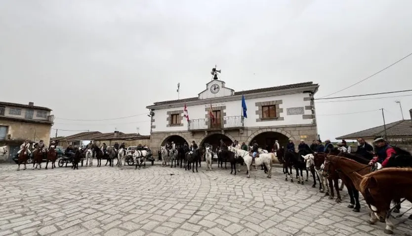 GALERÍA Medio centenar de jinetes participan en la