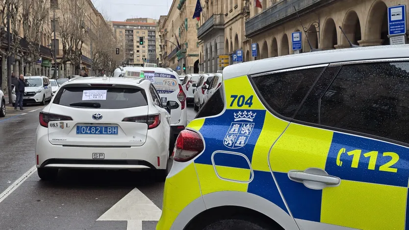 Manifestación taxistas frente a la Subdelegación del Gobierno de Salamanca