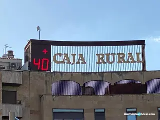 El termómetro de Caja Rural de la Puerta de Zamora marca 40 grados en Salamanca