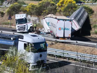 Accidente Entre Dos Camiones a La Altura De La Calzada De Béjar