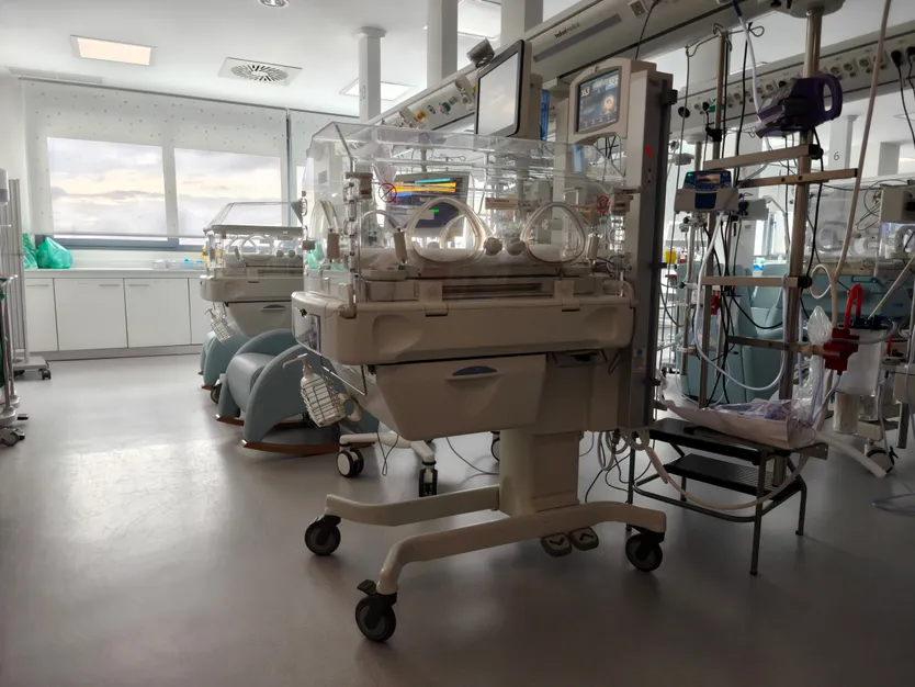 UCI neonatal del hospital de Salamanca. S24H.