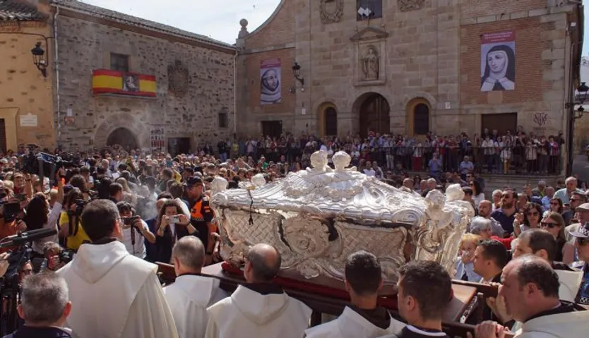 Traslado de Santa Teresa de Jesús al sepulcro en Alba de Tormes (36)
