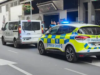 Presencia de la Policía Local en un establecimiento de Álvaro Gil | S24H