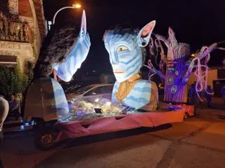Desfile de carrozas en Aldeadávila