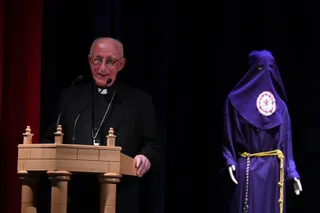 Atilano Rodríguez pregona la Semana Santa de Ciudad Rodrigo ante un Teatro Nuevo lleno | Ayuntamiento de Ciudad Rodrigo