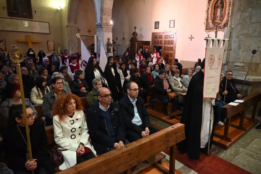 Besapiés del Santísimo Cristo de la Expiración en el Martes Santo en Ciudad Rodrigo
