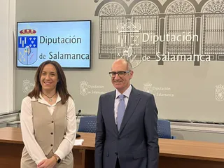 El presidente de la Diputación de Salamanca Javier Iglesias junto a la diputada de Medio Ambiente, Pilar Sánchez en la presentación del programa Limpieza de Cauces 2024