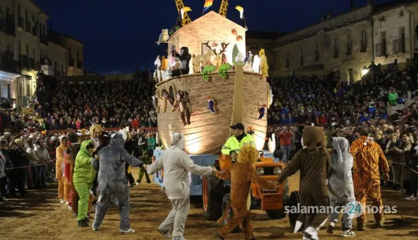 Desfile de carrozas en el Carnaval del Toro de Ciudad Rodrigo 2024