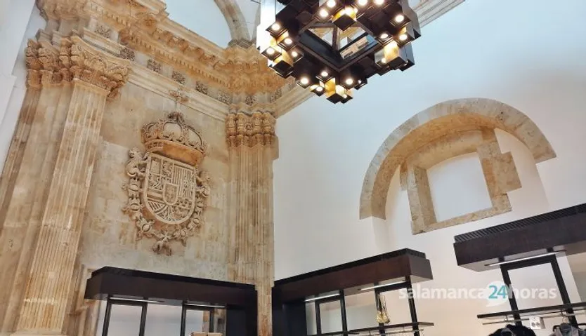 Interior de la tienda que ocupa actualmente el que fuera el hospicio-convento de San Antonio El Real