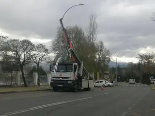 Comienza la renovación de las primeras farolas en el casco urbano guijuelense